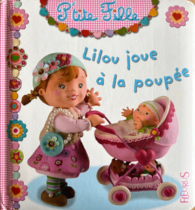 P'tite fille : Lilou joue à la poupée