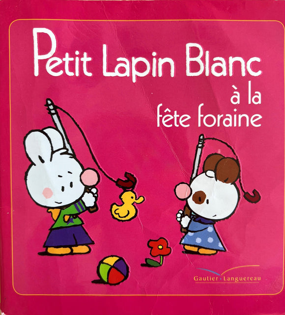 Petit Lapin Blanc à la fête foraine